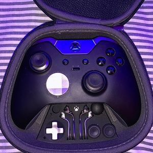 XBOX ONE ELITE CONTROLLER - Comes With Case - Missing One of the Extra Joy Stick